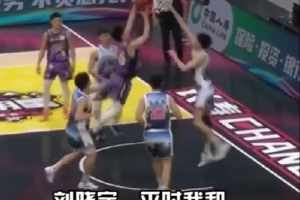 刘晓宇：和国豪做室友经常发现他不在房间 回来就一头扎进健身房