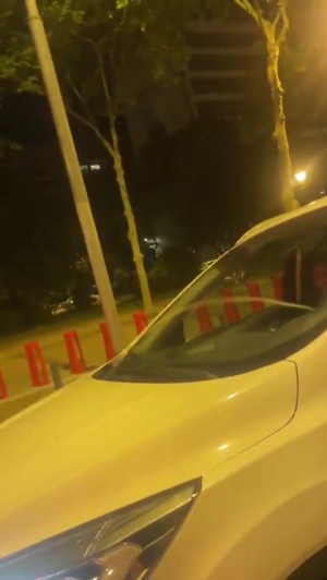 激情夜骑佩德里、奥尔莫等4人骑单车去医院，看望生病的费兰