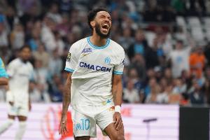 36岁3个月，奥巴梅扬成为马赛队史欧冠参与进球最年长球员