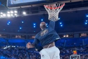 鹈鹕在澳大利亚训练备战季前赛 锡安上演180度转体单手炸扣