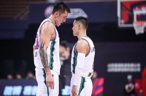 媒体人：山东男篮训练量不小 高诗岩&陈林坚等4人将离队备战全运