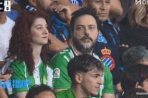 名场面+1安东尼场边“指导”主帅佩莱格里尼 佩工连连点头