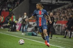 队报：巴尔科拉受伤，巴黎和法国足协再次陷入争执