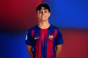 每体：18岁埃斯帕特或进入巴萨国家德比名单，可作为右后卫待命