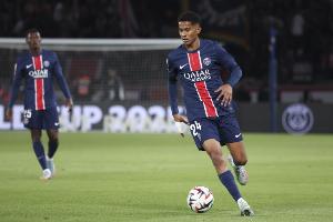 队报：恩里克非常满意马尤卢的表现，巴黎已开启续约谈判