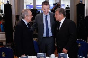 皇马求偿45亿！每体：巴萨未正式退出欧超，也不打算向欧足联索赔