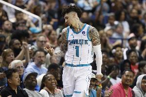 命中率36%低效发挥！拉梅洛-鲍尔19中7 砍下18分7板8助