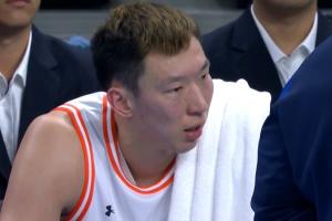 媒体人：四川队靠周琦和胡金秋硬凿内线 但这俩人都不是背身见长