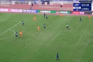 扩大优势！刘洋接传中笑纳空门，泰山2-0领先三镇