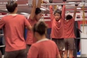 挥洒汗水，闪耀光芒。看中国女足姑娘们在健身房都是怎么训练的？