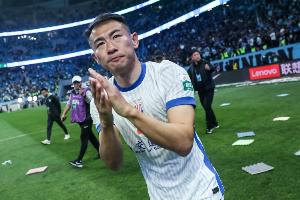 媒体人：于汉超今天前往教练员培训班，下赛季将成申花教练成员