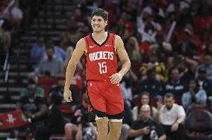 谢泼德从被质疑为水货到扛起主攻大旗 轰出新高后能否锁定首发