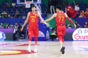 效果一般！张镇麟半场6中2&三分2中0拿到4分2板 正负值-15