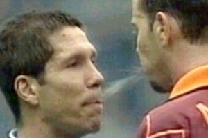 扎戈：托蒂晚上打呼噜说梦话 我朝西蒙尼吐口水是因为他故意挑衅