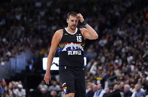 球迷看不下去了！掘金记者：主场4连败 球迷响起了零星嘘声