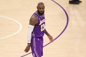 湖人VS太阳首发：詹姆斯背靠背第二场复出对位狄龙 艾顿VS马威