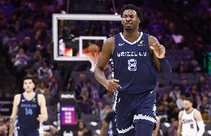 不予置评！JJJ半场仅出手2次拿3分4板2助 出现5失误4犯规