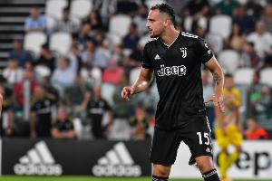 记者：尤文后卫加蒂膝盖扭伤，明天将接受进一步检查