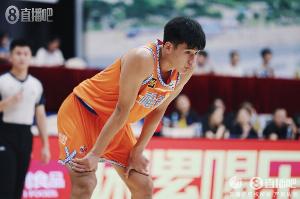 适应得不错！状元杨曦皓9中5&三分5中2拿到16分2板2帽