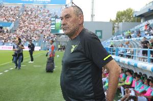 萨里：建议把视频回放设施移到教练席对面的另一侧，避免双方争执