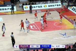 高炮台发威！郑昊燃三分命中还造犯规 打成3+1稳住局势