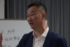 刘维伟更衣室to段昂君：进攻找不到点 打吧 你不打怎么找到点