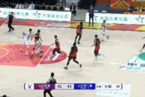 还是那么准！小巴里·布朗连中三记三分球打停山东