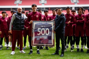 500场+100场！海港为颜骏凌徐新颁纪念球衣 王燊超获中超单轮最佳