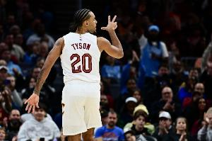 彻底碾压！骑士第三节以44-19净胜马刺25分 杰伦·泰森个人16分