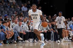 【菜鸟】科沃德23分14板闪耀 克尼佩尔21分弗拉格16分 哈珀撞墙