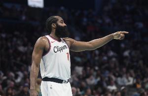 难顶！哈登本赛季已四次空砍30+ 此前两季仅2次