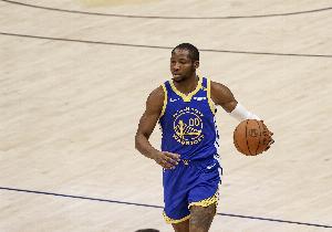 两个铁匠队！骑士上半场52投14中 勇士43投16中稍好一丢丢