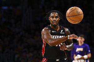 阿德巴约：小米切尔能带来感染力的能量 他是转换进攻提速的核心