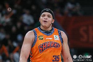 身手全能！洛夫顿半场5中3拿到12分4板3助  罚球6中5