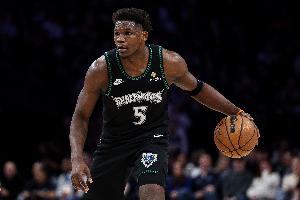 11中3仅拿15分&5失误！媒体人：华子打得什么玩意 有什么心事吗？