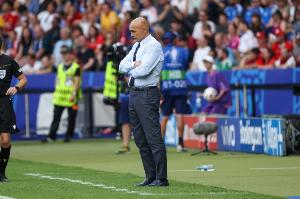 罗体：斯帕莱蒂在那不勒斯主场遭遇嘘声，抵达机场和酒店时也被嘘