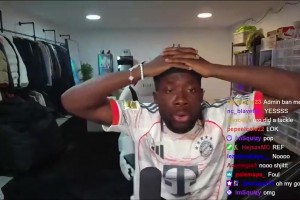 直播目睹穆西亚拉重伤，阿方索-戴维斯吓得双手抱头