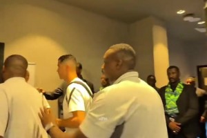 C罗穿上象征英雄的沙特长跑“比什特”，只有酋长和统治者才能穿