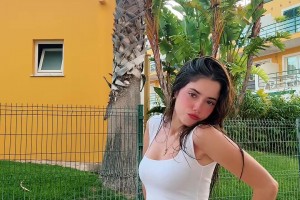 喜欢吗？内维斯女友真是肤白貌美身材绝