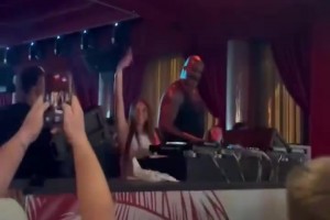 曼联球迷回忆！埃弗拉助攻维迪奇，攻破利物浦球门