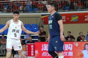 球场最萌体重差： 70kg的我去盯105kg，主打一个勇气和陪伴...