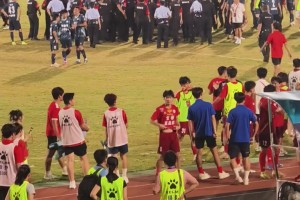 业余联赛通病！赣超赛场又现冲突事件，公安保安迅速进场控制局面