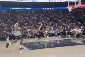 十分轻松独行侠状元弗拉格表演赛上演单手大风车暴扣