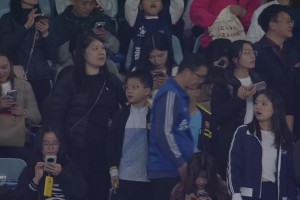 快看镜头啊！苏超决赛中场文艺表演被看台小姐姐抢镜❤