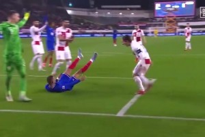 欧冠女主持造福广大吧友谁看谁不迷糊~