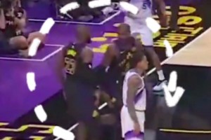 同体型及同动作的两人，场上多次让人分不清 吧友们分得清？