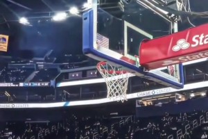 其他人反应太逗了！名场面：全联盟只有浓眉不知道库里要干什么~